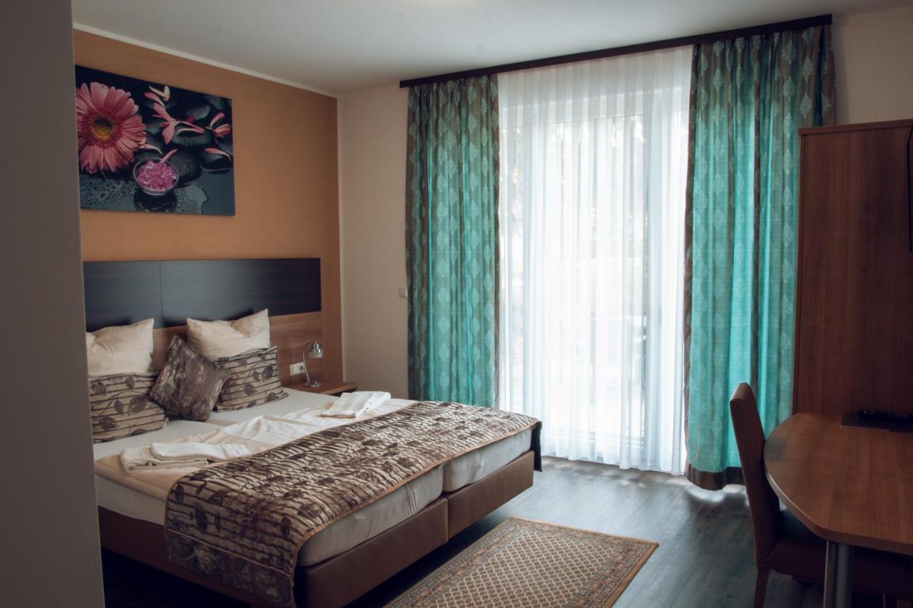 Hotel Pizzeria Da Beni Kochersteinsfeld ภายนอก รูปภาพ