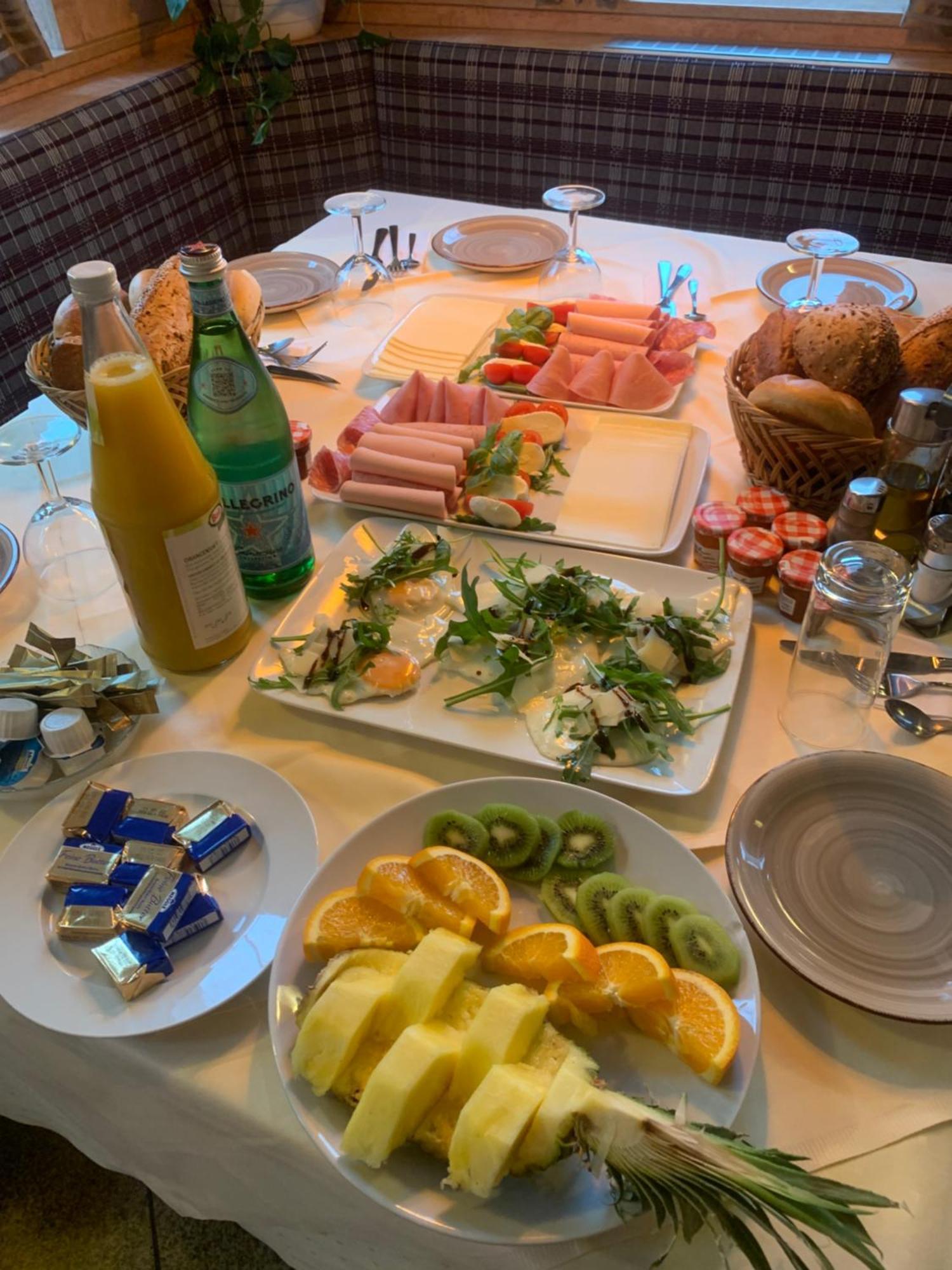 Hotel Pizzeria Da Beni Kochersteinsfeld ภายนอก รูปภาพ