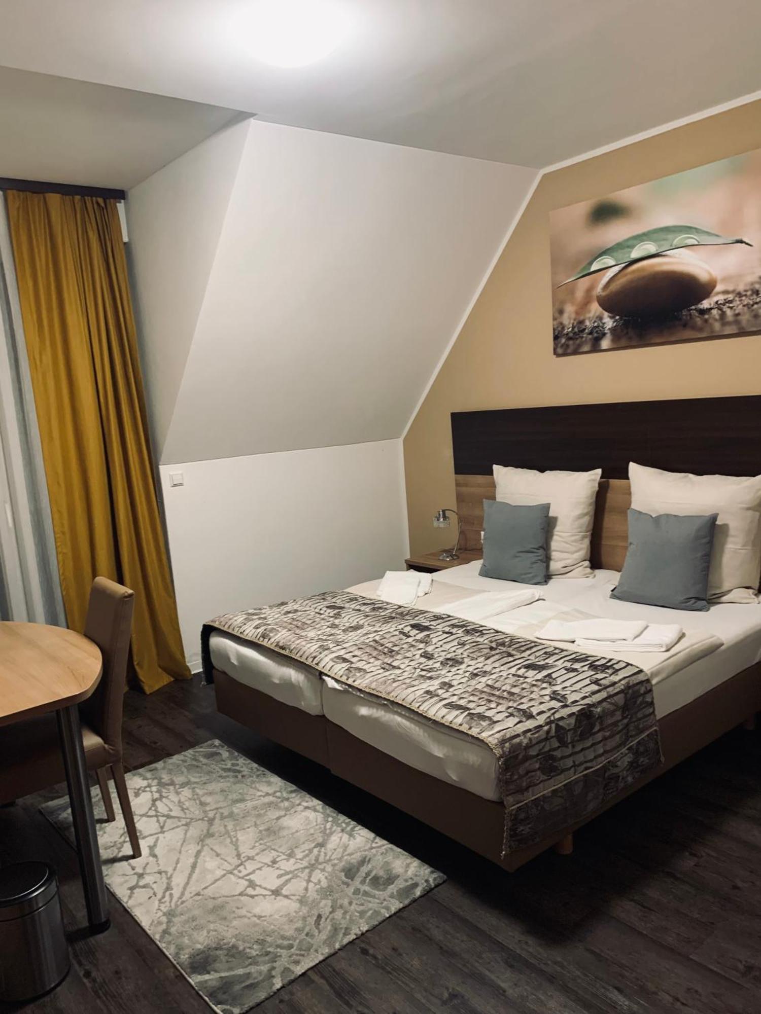 Hotel Pizzeria Da Beni Kochersteinsfeld ภายนอก รูปภาพ