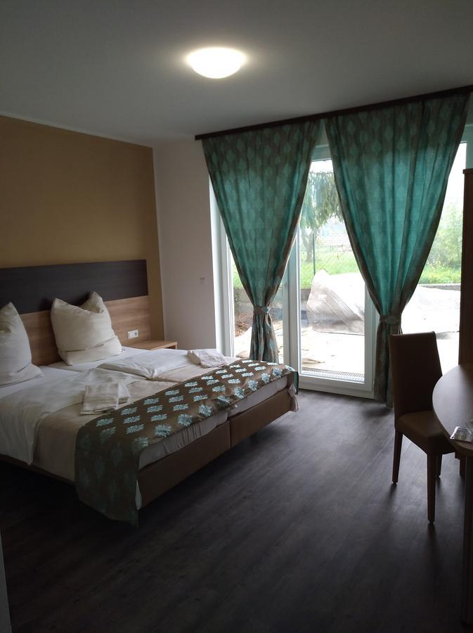 Hotel Pizzeria Da Beni Kochersteinsfeld ภายนอก รูปภาพ
