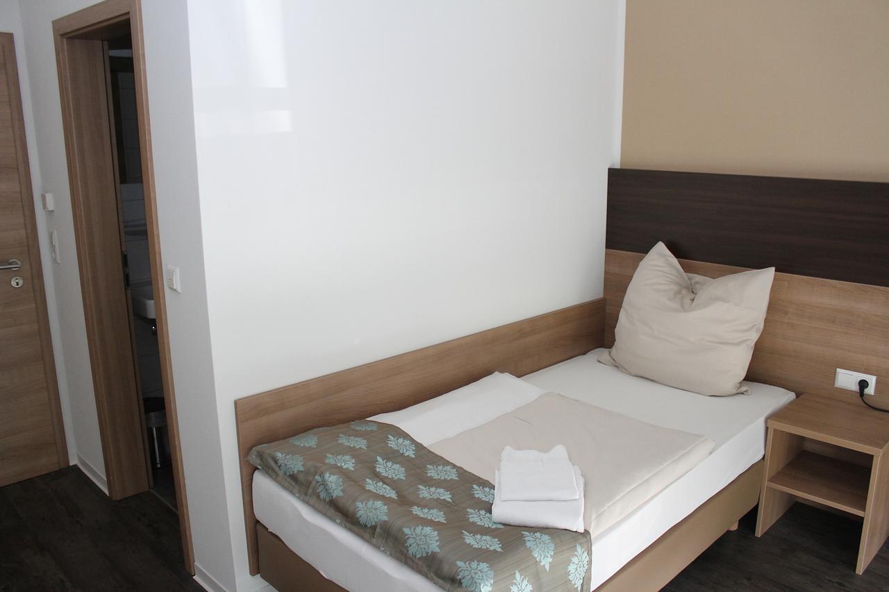 Hotel Pizzeria Da Beni Kochersteinsfeld ภายนอก รูปภาพ