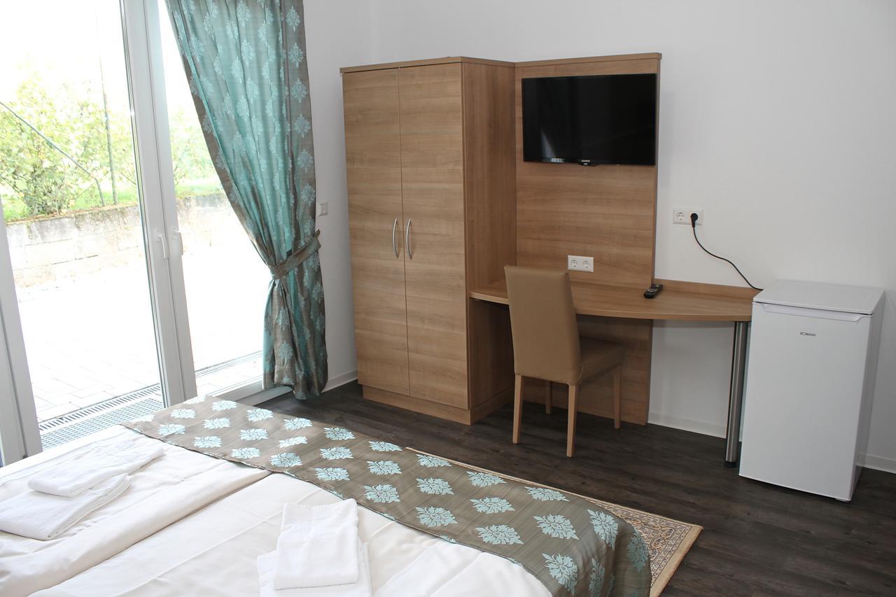 Hotel Pizzeria Da Beni Kochersteinsfeld ภายนอก รูปภาพ