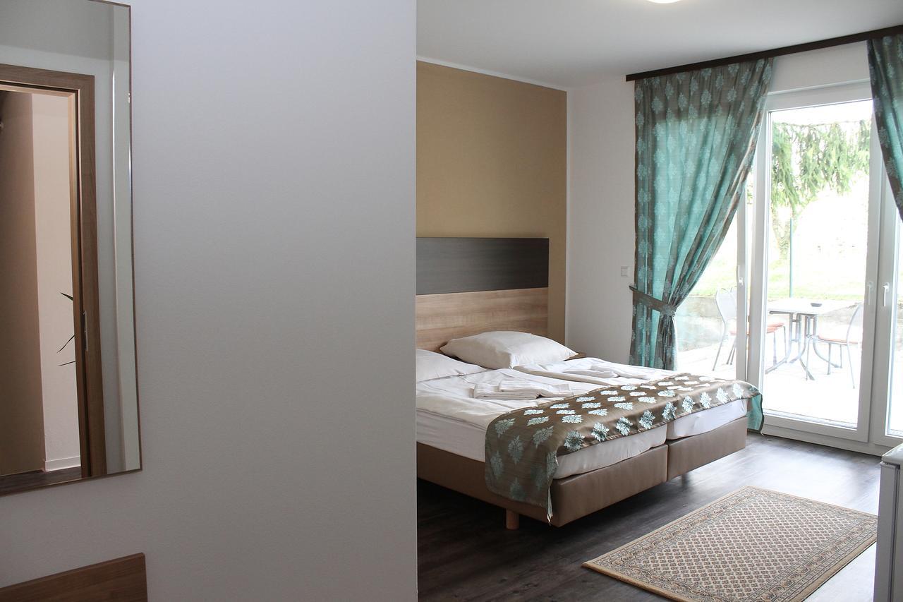 Hotel Pizzeria Da Beni Kochersteinsfeld ภายนอก รูปภาพ